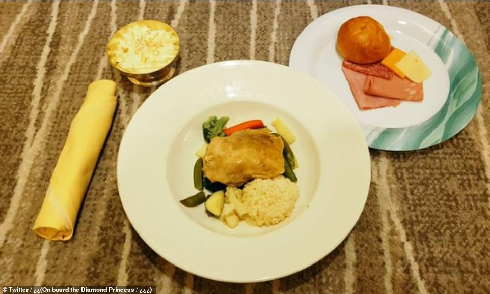 Cuoc song tren du thuyen 3.700 nguoi bi cach ly tai Nhat vi virus corona-Hinh-12