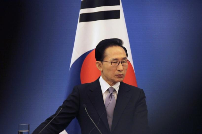 Phán quyết trên của tòa án được đưa ra sau khi xác định ông Lee Myung Bak dính líu tới vụ biển thủ 25,2 tỷ won của công ty sản xuất linh kiện ôtô DAS do em trai ông đứng tên, và nhận hối lộ tổng cộng 9,4 tỷ won. Về phần mình, ông Lee Myung-bak bác bỏ mọi cáo buộc. Ảnh: IBT.