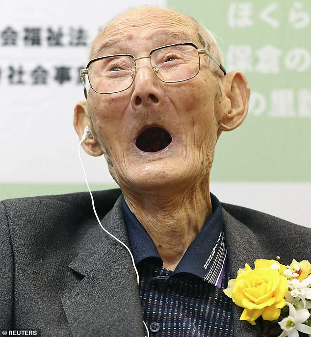 Cụ Chitetsu Watanabe nói rằng bí quyết sống thọ đó là "đừng nổi giận và luôn giữ nụ cười trên môi". Ảnh: Reuters.