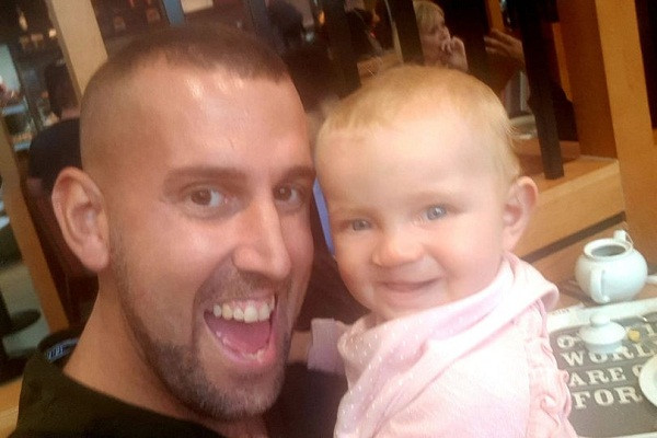 Khong the cham con khi vo di lam, ong bo gay toi ac kinh hoang