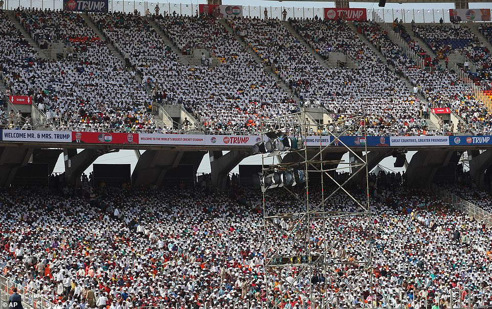 Sân vận động này có sức chứa lên tới 110.000 người và là sân vận động cricket lớn nhất thế giới.