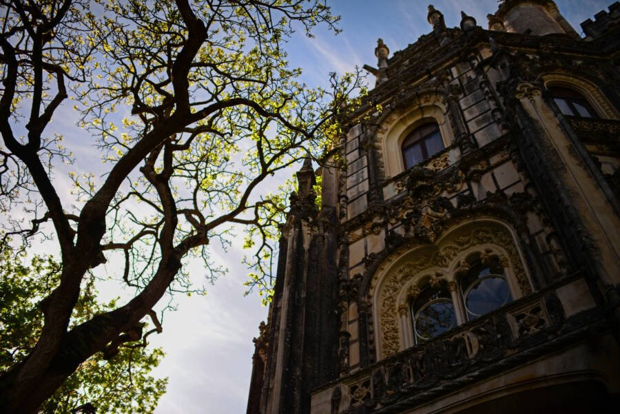 Carvalho Monteiro sau đó đã cho trùng tu lâu đài.