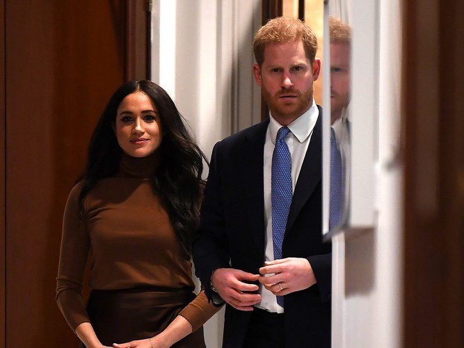 Ngày 18/1, Điện Buckingham và Nữ hoàng Anh Elizabeth II tuyên bố Hoàng tử Harry và vợ, Meghan Markle, sẽ không còn là những thành viên có vai trò chính thức của Hoàng gia Anh.