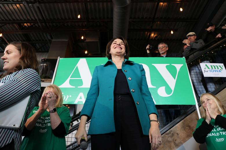 Ứng viên Amy Klobuchar tổ chức vận động thu hút cử tri ở Bettendorf hôm 1/2.