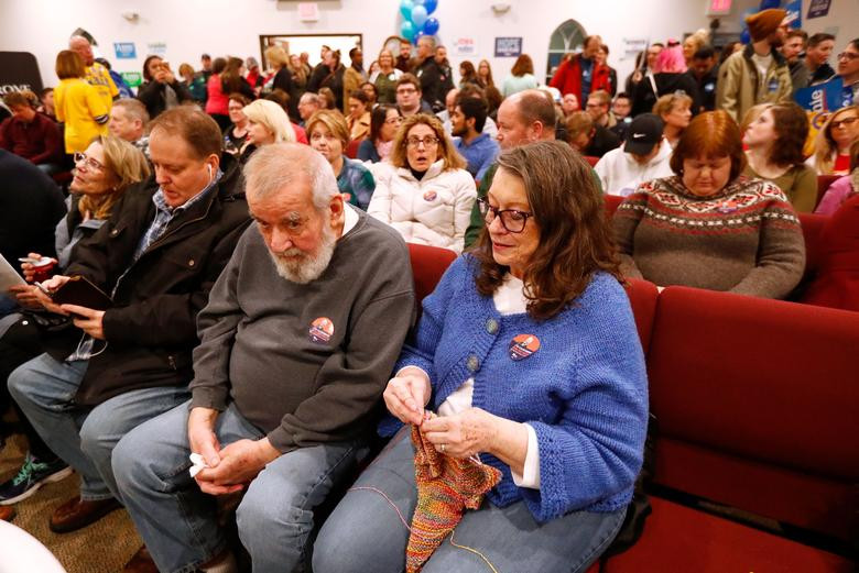 Mọi người tập trung cho buổi họp kín tại nhà thờ Maple Grove Methodist ở West Des Moines.