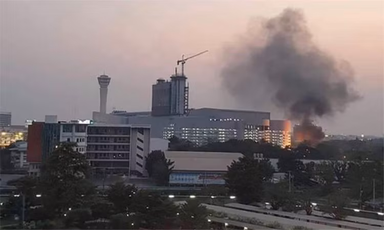 Thủ tướng Thái Lan Prayut Chanocha đã ra lệnh cho lực lượng chiến đấu đặc biệt số 3 thuộc Bộ Quốc phòng xuống hiện trường để phối hợp với cảnh sát tại địa phương.