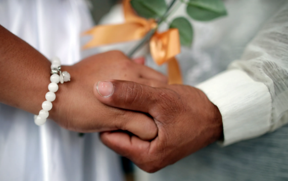 Các đám cưới tập thể ở Philippines được tổ chức chủ yếu là nhằm giúp những cặp vợ chồng gặp khó khăn về tài chính, không đủ khả năng chi trả cho đám cưới. Ảnh: EPA.