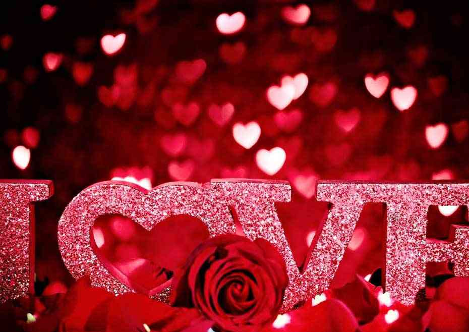 Tại Brazil, lễ tình nhân được gọi là Dia dos Namorados rơi vào ngày 12/6. Các cặp đôi tặng nhau thiếp, hoa và chocolate trong dịp này.