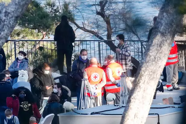 "Giải pháp đơn giản có thể là một doanh trại bỏ không. Tuy nhiên, chính quyền muốn những người cách ly được cảm thấy thoải mái nhất bởi họ phải ở trong đó suốt 14 ngày. Và khu nghỉ dưỡng Vacanciel được lựa chọn", Zilman, một quan chức của Hội chữ thập đỏ, cho hay.