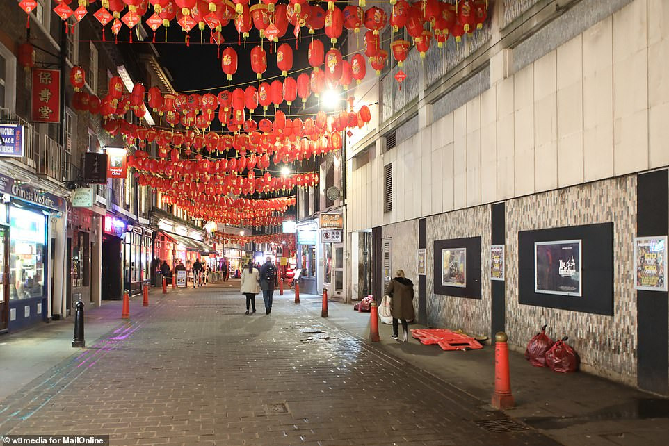 Hầu như không khách du lịch nào tới khu Chinatown ở London những ngày này do lo sợ sự lây lan của virus corona.