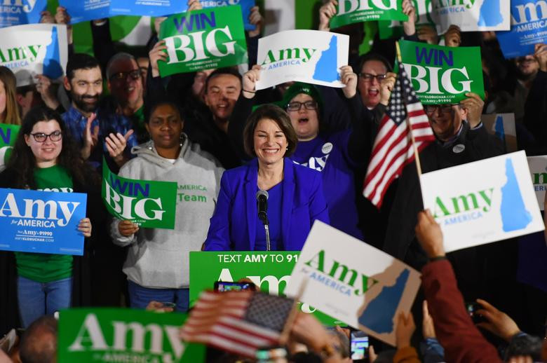 Đứng ở vị trí thứ 3 là Thượng nghị sĩ bang Minnesota Amy Klobuchar, với tỉ lệ ủng hộ 19,7%.