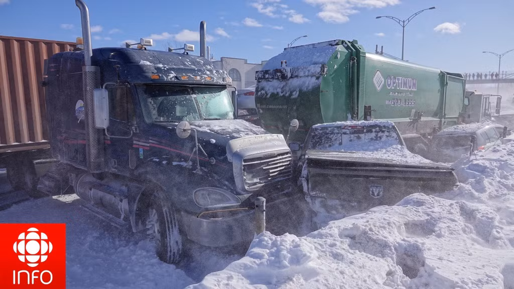 200 xe tai nan lien hoan tren cao toc, 70 nguoi bi thuong-Hinh-3