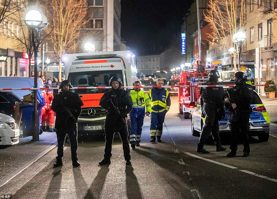 Tính đến thời điểm hiện tại, ít nhất 8 người thiệt mạng và 6 người khác bị thương nặng trong vụ xả súng vừa qua. Được biết, 6 nạn nhân trẻ tuổi đã được đưa tới bệnh viện và đang trong tình trạng nguy hiểm tính mạng.