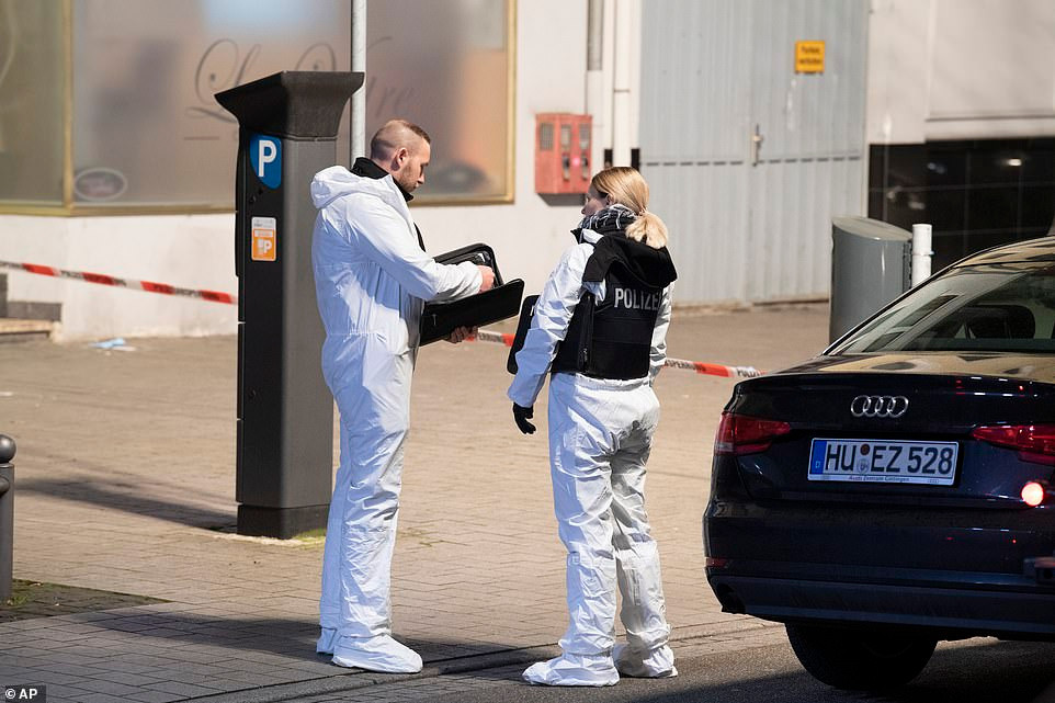 Cảnh sát có mặt tại hiện trường vụ xả súng.