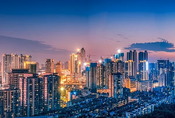 Do vai trò chính của thành phố trong vận tải nội địa, Vũ Hán đôi khi được gọi là "Chicago của Trung Quốc".