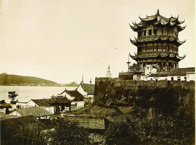 Su that bat ngo ve thanh pho Vu Han bi phong toa vi virus corona-Hinh-10