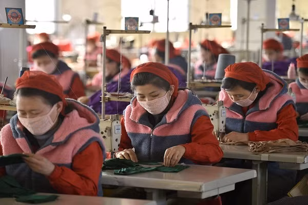 Su that ve khau trang, xa phong chong COVID-19 cua Trieu Tien