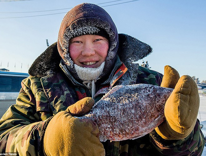 Và không bận tâm đến việc trời lạnh như thế nào, chợ cá ngoài trời luôn mở cửa.