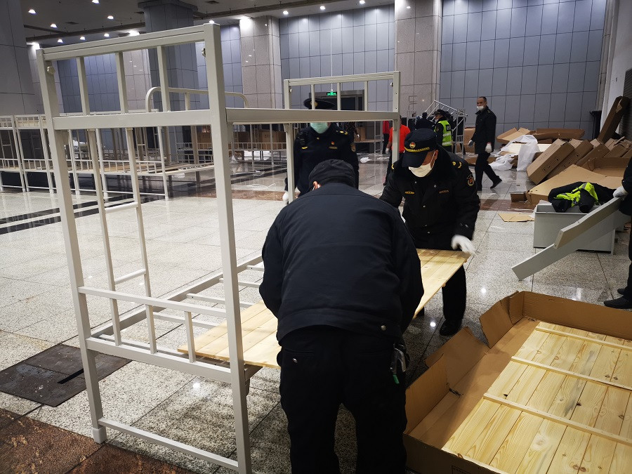 Can canh trung tam trien lam TQ “hoa” benh vien da chien giua dai dich virus corona-Hinh-9