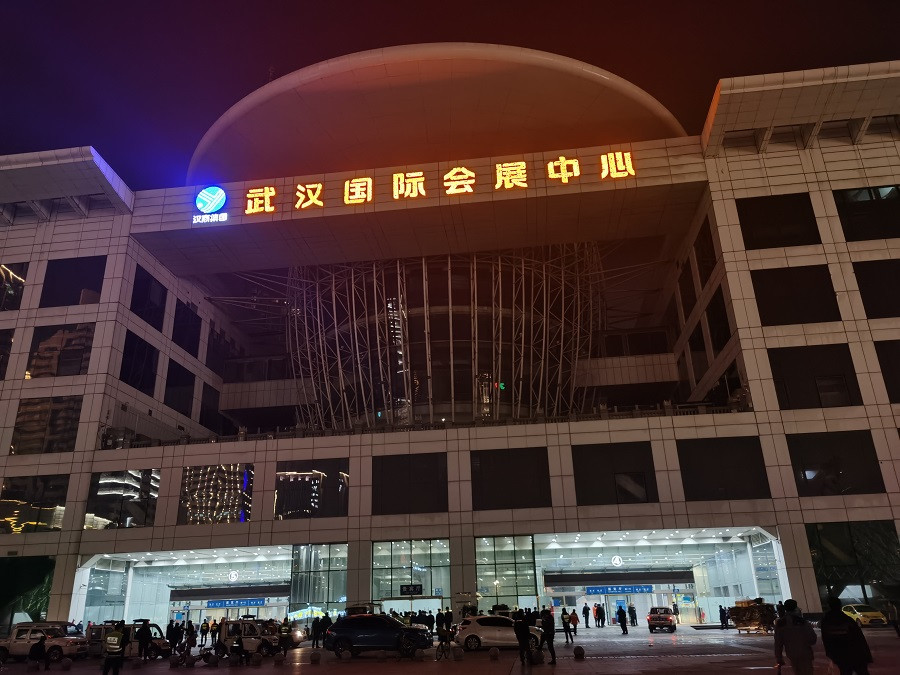 Can canh trung tam trien lam TQ “hoa” benh vien da chien giua dai dich virus corona-Hinh-5