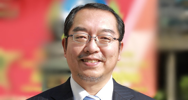 Chan dung bac si cua benh nhan ngheo Viet Nam thang giai 