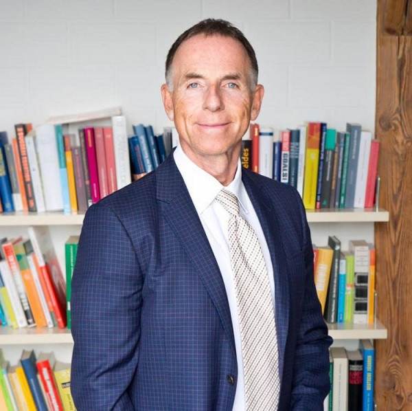 Toa dam ra mat sach: “Nguoi giau theo quan diem cong chung