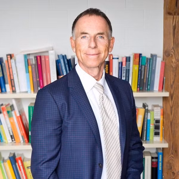 Toa dam ra mat sach: “Nguoi giau theo quan diem cong chung