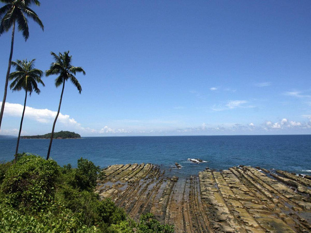 Lòng chảo Wharton, thuộc Ấn Độ Dương. Nhiều giả thuyết gia tin rằng một khi máy bay đã mất tích ở đây thì sẽ không bao giờ tìm thấy. Đây cũng là nơi được khoanh vùng trong vụ mất tích máy bay MH370.