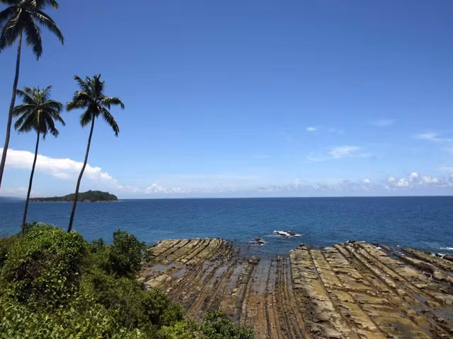 Lòng chảo Wharton, thuộc Ấn Độ Dương. Nhiều giả thuyết gia tin rằng một khi máy bay đã mất tích ở đây thì sẽ không bao giờ tìm thấy. Đây cũng là nơi được khoanh vùng trong vụ mất tích máy bay MH370.