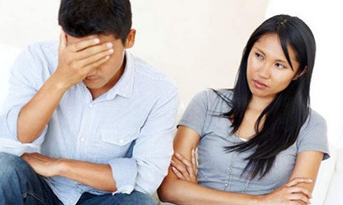 Vo chong luc duc chi vi ba noi cua chong me chau trai