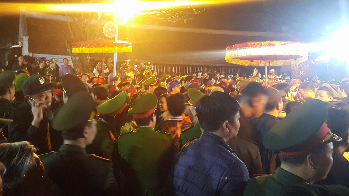 Đêm ngày 14 tháng giêng Âm lịch (1/3/2018), Ban tổ chức Lễ hội khai ấn đền Trần đã tổ chức nghi lễ dâng hương, rước kiệu ấn và khai ấn đền Trần.