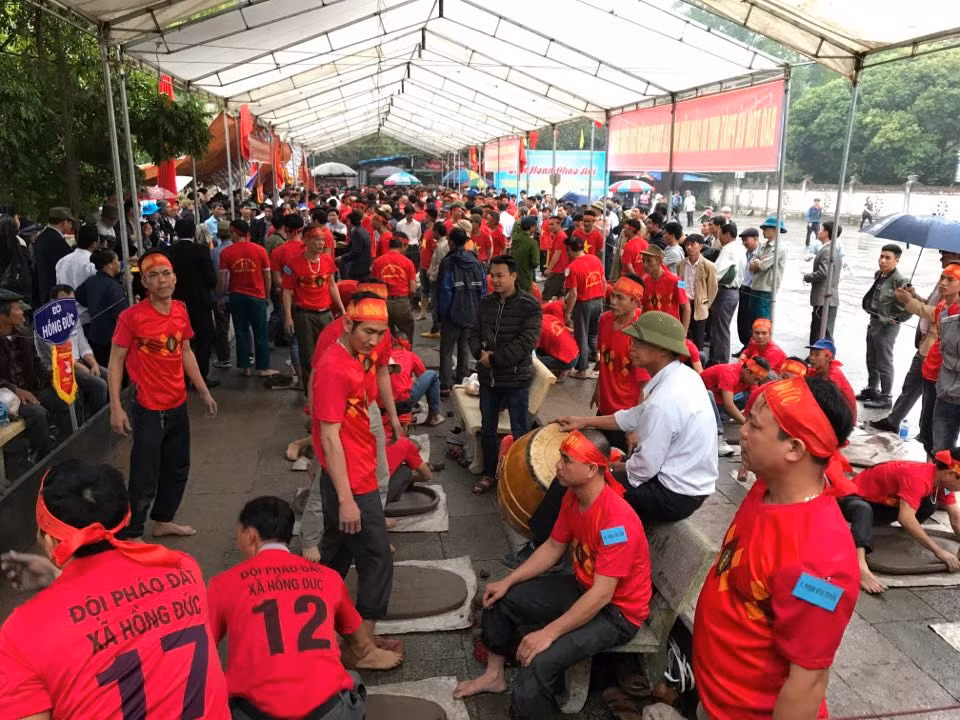 Pháo đất là trò chơi dân gian có lịch sử lâu đời, mang nhiều ý nghĩa sâu sắc, thể hiện tinh thần thượng võ của một dân tộc với hàng ngàn năm lịch sử. Thông qua đó, để trai tráng rèn luyện sức khỏe và ý chí hoặc để kỷ niệm lịch sử hào hùng của dân tộc...