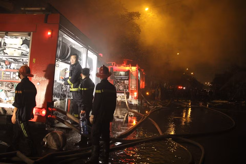 Đến khoảng 23h tối ngày 29/3, đám cháy đã được dập tắt hoàn toàn. Hiện chưa thống kê được con số thiệt hại.