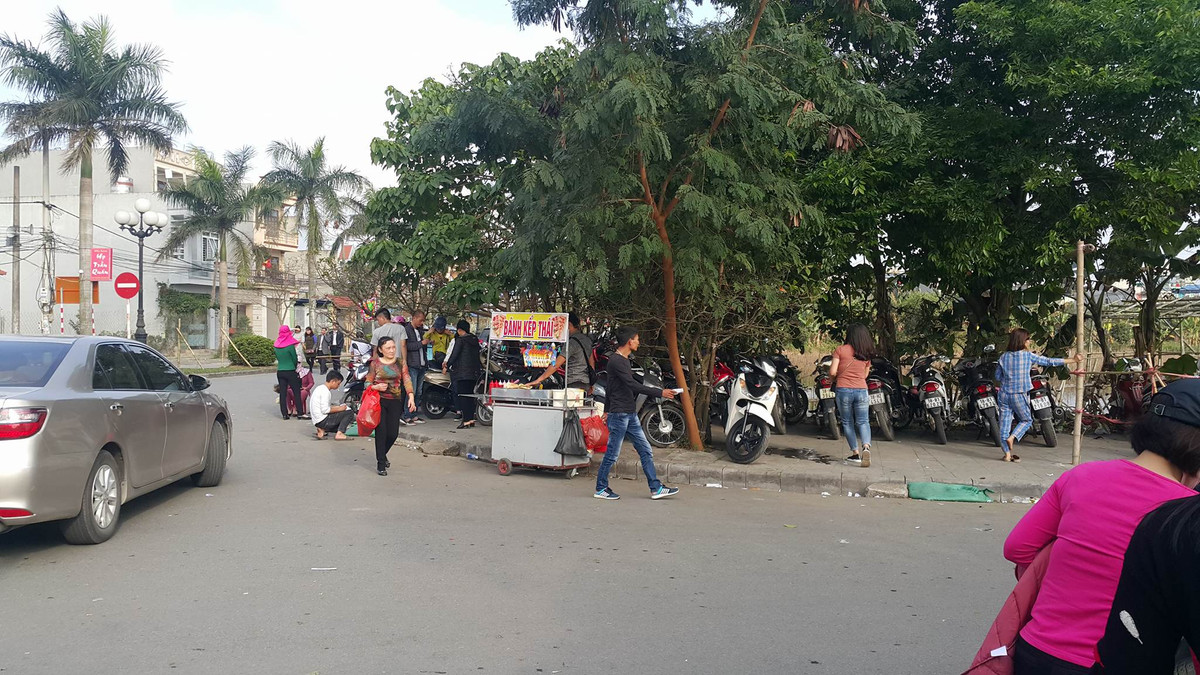 Bãi trông giữ xe này chặt chém đến 20.000đ/lượt xe máy.