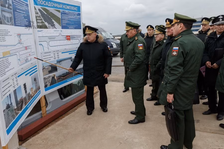 Mới đây, Bộ trưởng Quốc phòng Nga Sergei Shoigu dẫn đầu đoàn cán bộ cấp cao Quân đội Nga đã có chuyến thị sát trung tâm huấn luyện đang xây dựng này. Nguồn ảnh: Sina