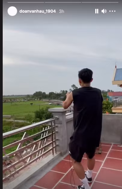 Van Hau khoe anh tap luyen, Dang Van Lam lien nhac nho-Hinh-3