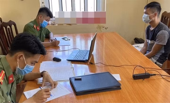 Tung tin gia dinh 4 nguoi mac COVID-19, nam thanh nien nhan ket dang