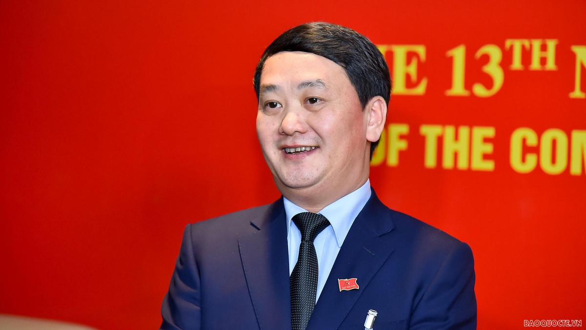 Bộ trưởng, Chủ nhiệm Ủy ban Dân tộc Hầu A Lềnh Ngày sinh: 22/6/1973 Quê quán: Lào Cai. Trình độ: Thạc sĩ Khoa học nông nghiệp 