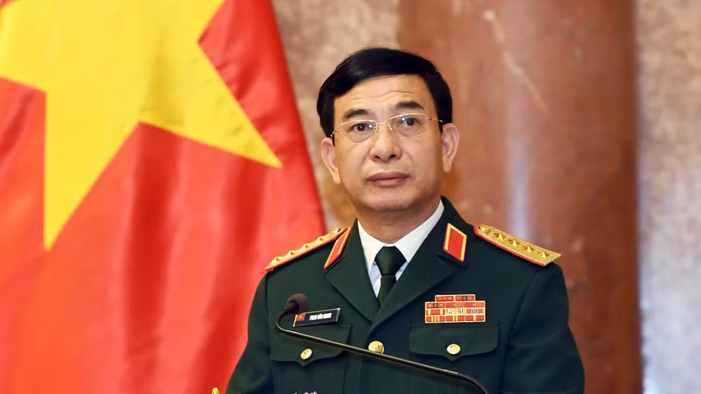 Bộ trưởng Bộ Quốc Phòng Phan Văn Giang. Ngày sinh: 14/10/1960. Quê quán: Nam Định. Trình độ: Cử nhân Quân sự. 