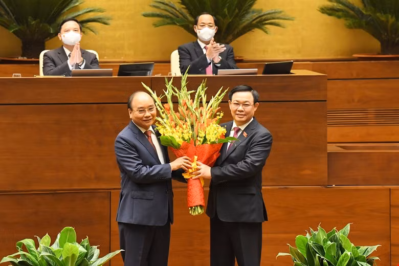 Chủ tịch nước Nguyễn Xuân Phúc tuyên thệ: “Dưới cờ đỏ sao vàng thiêng liêng của Tổ quốc, trước Quốc hội và đồng bào cử tri cả nước, tôi, Chủ tịch nước CHXHCNVN xin tuyên thệ: Tuyệt đối trung thành với Tổ quốc, với Nhân dân, với Hiến pháp nước CHXHCN Việt Nam; ra sức công tác để hoàn thành tốt nhiệm vụ Đảng, Nhà nước và Nhân dân giao phó". 