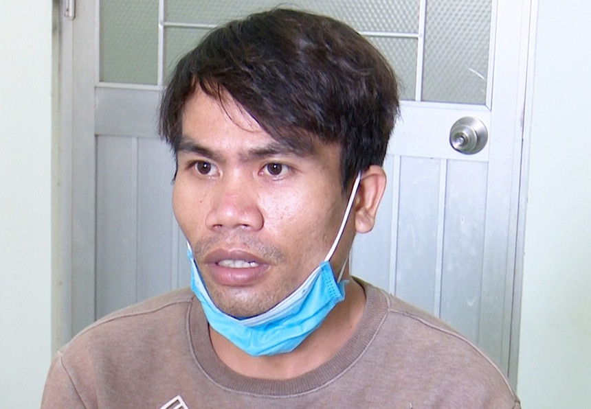  Đâm chết cha dượng vì bị đuổi ra khỏi nhà: Ngày 31/7, Công an tỉnh An Giang tạm giữ hình sự Lương Văn Nhứt (28 tuổi, ngụ thị trấn Tri Tôn, huyện Tri Tôn) để điều tra về hành vi Giết người. Trước đó, ông Lộc uống rượu và lớn tiếng mắng chửi Nhứt. Người cha dượng sau đó đuổi con riêng của vợ ra khỏi nhà. Trong lúc tực giận, Nhứt dùng cây dao dài hơn 1 m đâm cha dượng tử vong, rồi đi đầu thú.