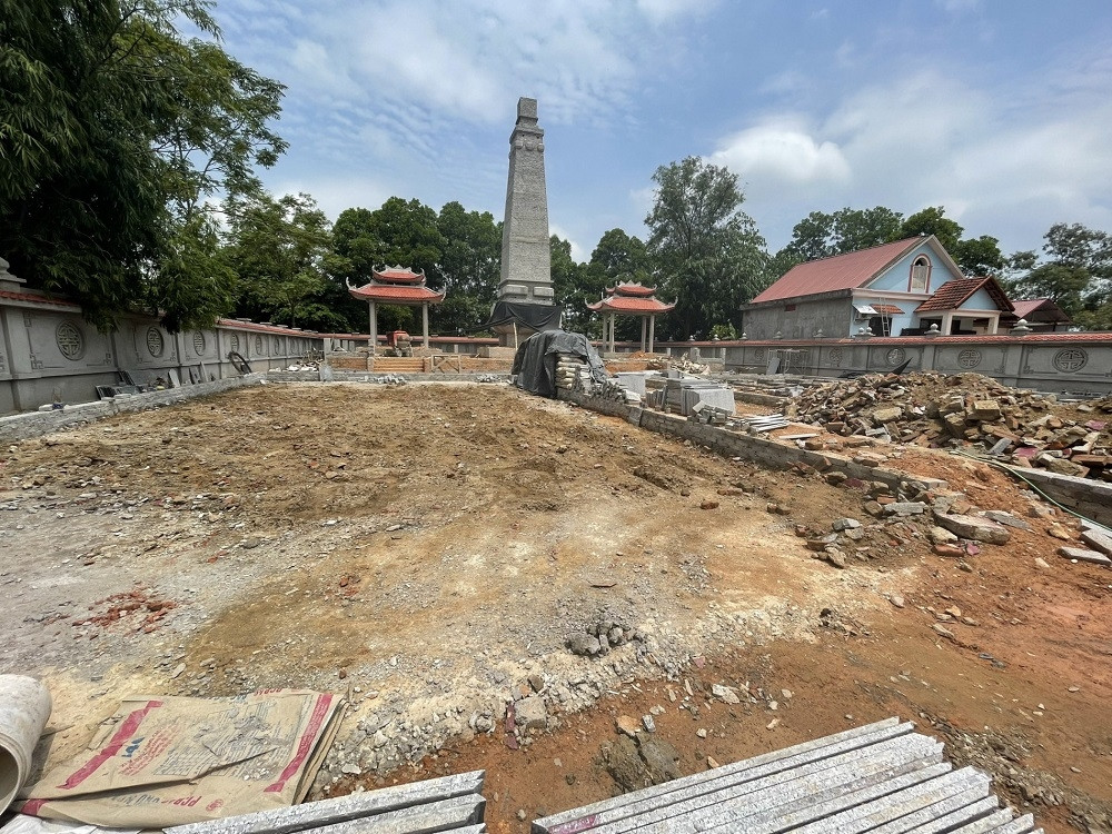 Doanh nghiep dung may xuc san phang nhieu mo liet si