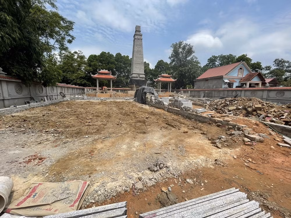 Doanh nghiep dung may xuc san phang nhieu mo liet si