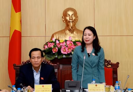 Sự nghiệp chính trị của bà Xuân gắn với quê hương nơi bà sinh ra. Sau 9 năm làm Phó chủ tịch rồi Chủ tịch Hội Liên hiệp Phụ nữ tỉnh An Giang, bà lần lượt đảm nhiệm các chức vụ: Phó ban Dân vận Tỉnh ủy An Giang; Bí thư Thị ủy Tân Châu; Phó chủ tịch UBND tỉnh An Giang nhiệm kỳ 2011-2016; Phó bí thư Tỉnh ủy An Giang nhiệm kỳ 2010-2015