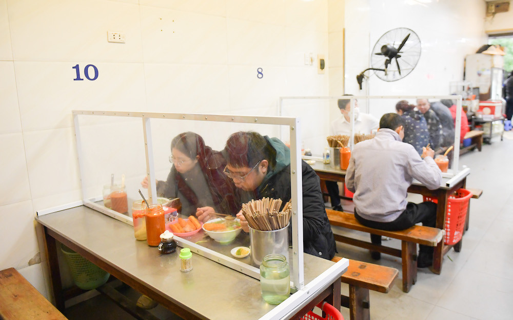 Ha Noi tam dung hoat dong an uong, cat toc tu 0h ngay 13/7