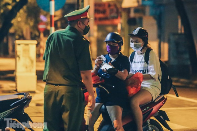 Xuyen dem kiem tra ly do nguoi dan Thu do ra duong-Hinh-6