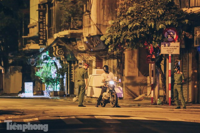 Xuyen dem kiem tra ly do nguoi dan Thu do ra duong-Hinh-5
