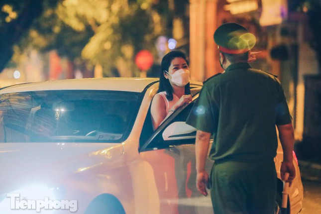 Xuyen dem kiem tra ly do nguoi dan Thu do ra duong-Hinh-2