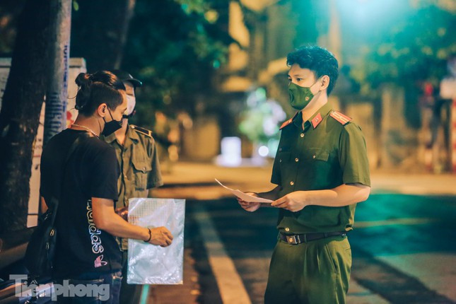 Xuyen dem kiem tra ly do nguoi dan Thu do ra duong-Hinh-3