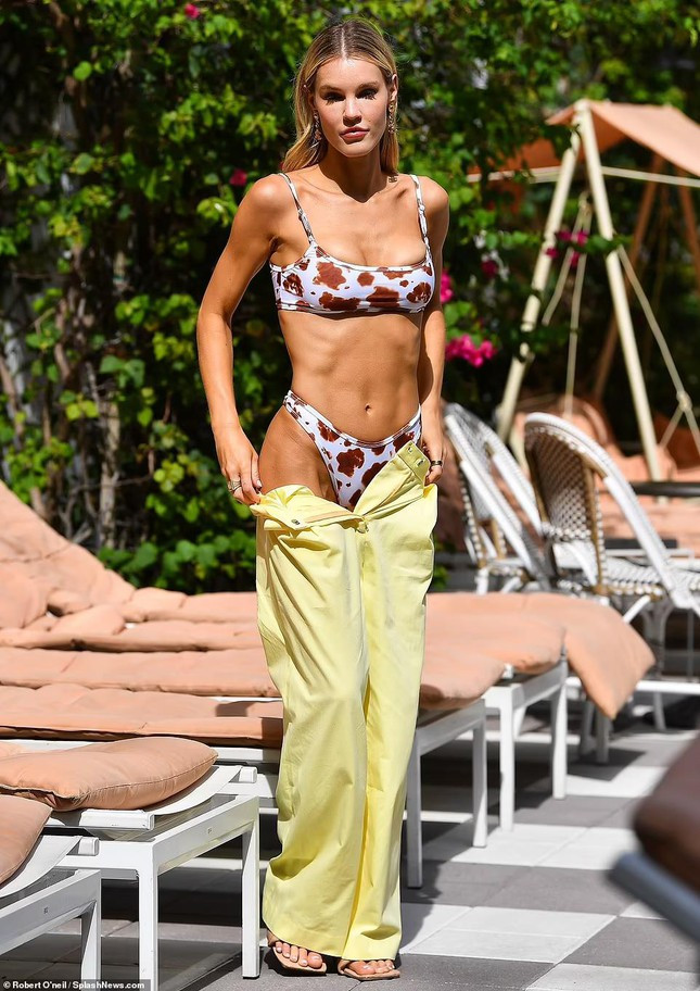 Và từng góp vai nhỏ trong phim Aftermath, đóng với siêu sao hành động Arnold Schwarzenegger vào năm 2017.